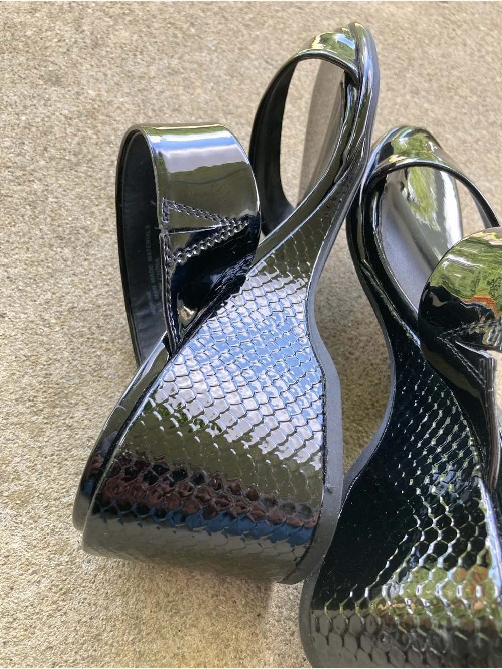 AEROSOLES sleek black